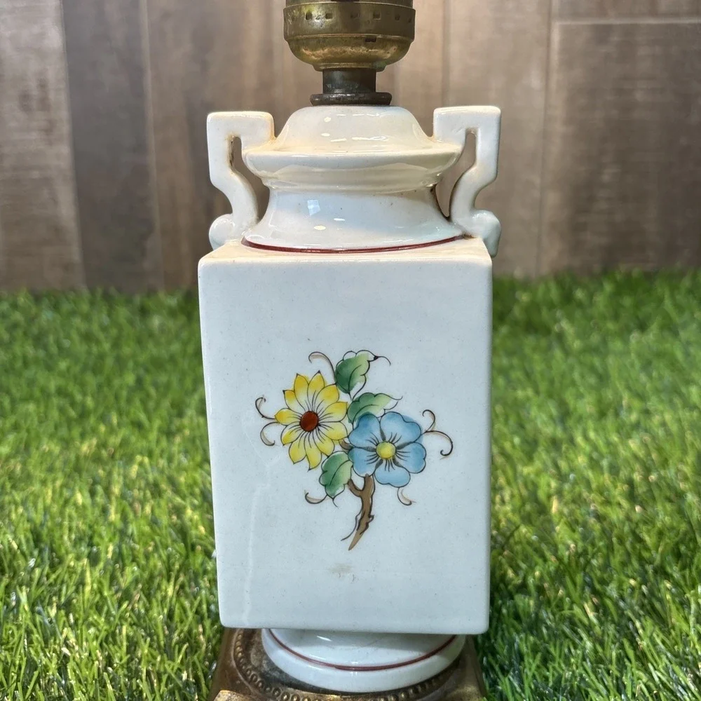 Vintage WWII-Era Ceramic Boudoir Lamp Mold 449 – Floral – Brass Base – Working‎